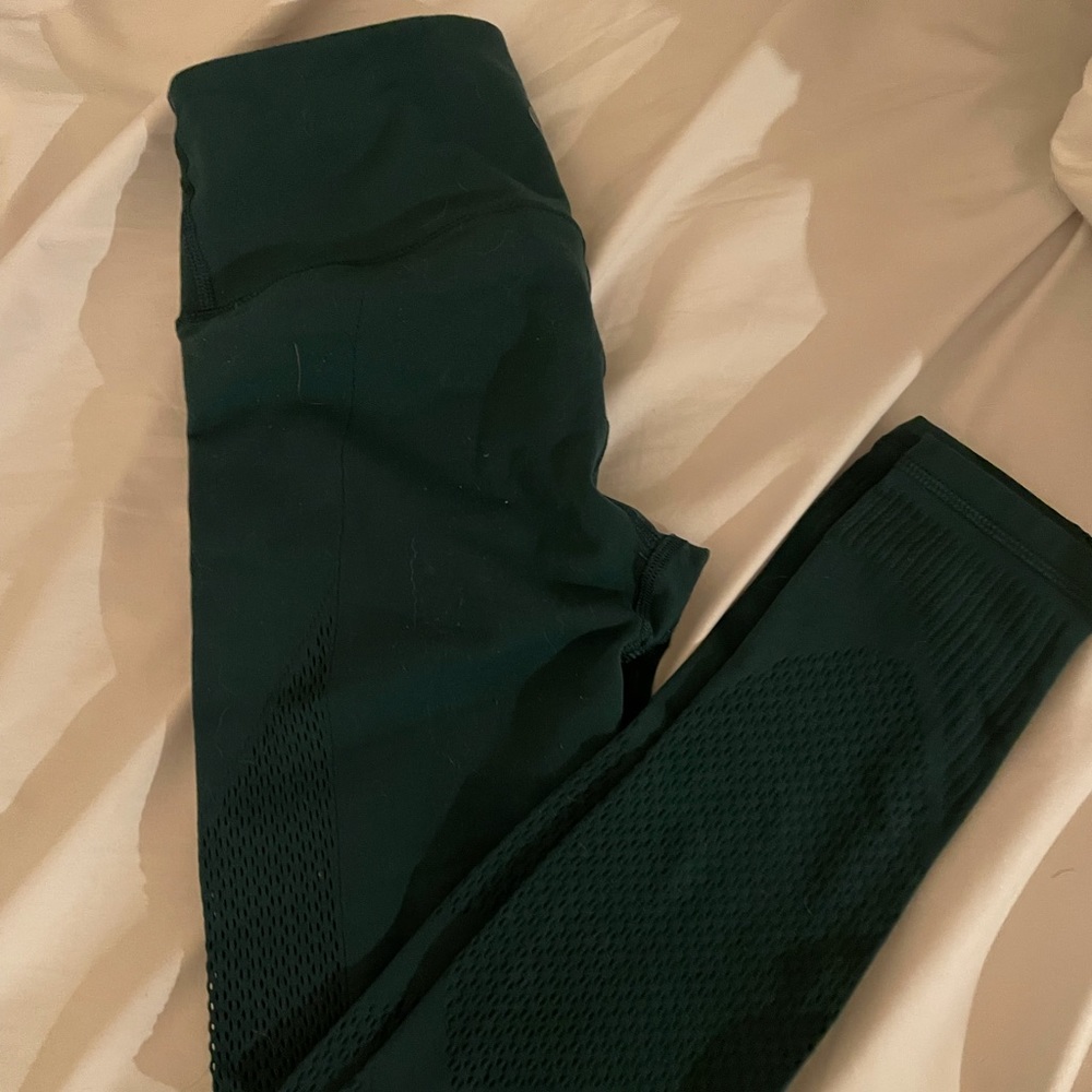 Lululemon Perforated Leggings size Small